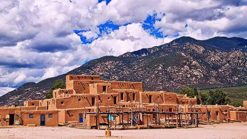 Làng cổ Taos Pueblo