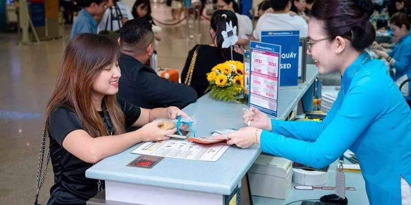 Hành khách nào vẫn làm thủ tục tại quầy?
